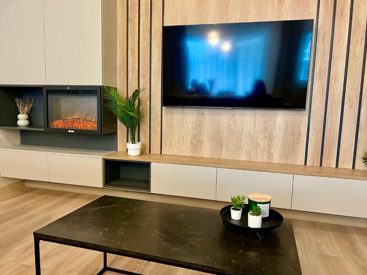 Mountain Retreat-modern 1br W/ Fireplace & Parking Appartamento