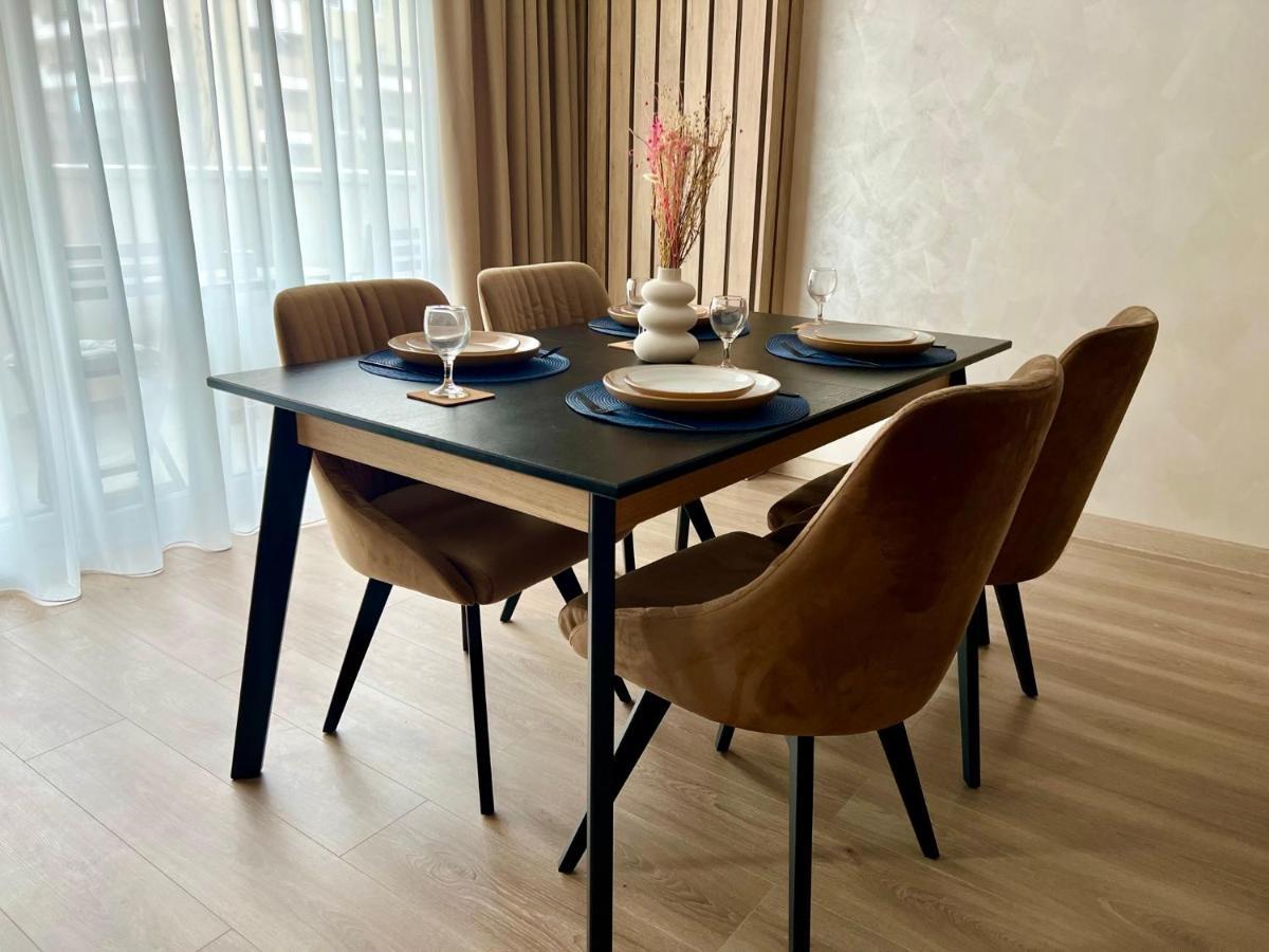 Mountain Retreat-modern 1br W/ Fireplace & Parking Braşov