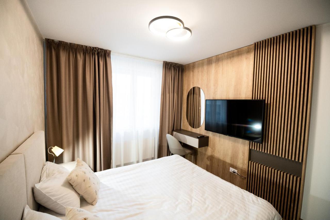Appartamento Mountain Retreat-modern 1br W/ Fireplace & Parking Braşov