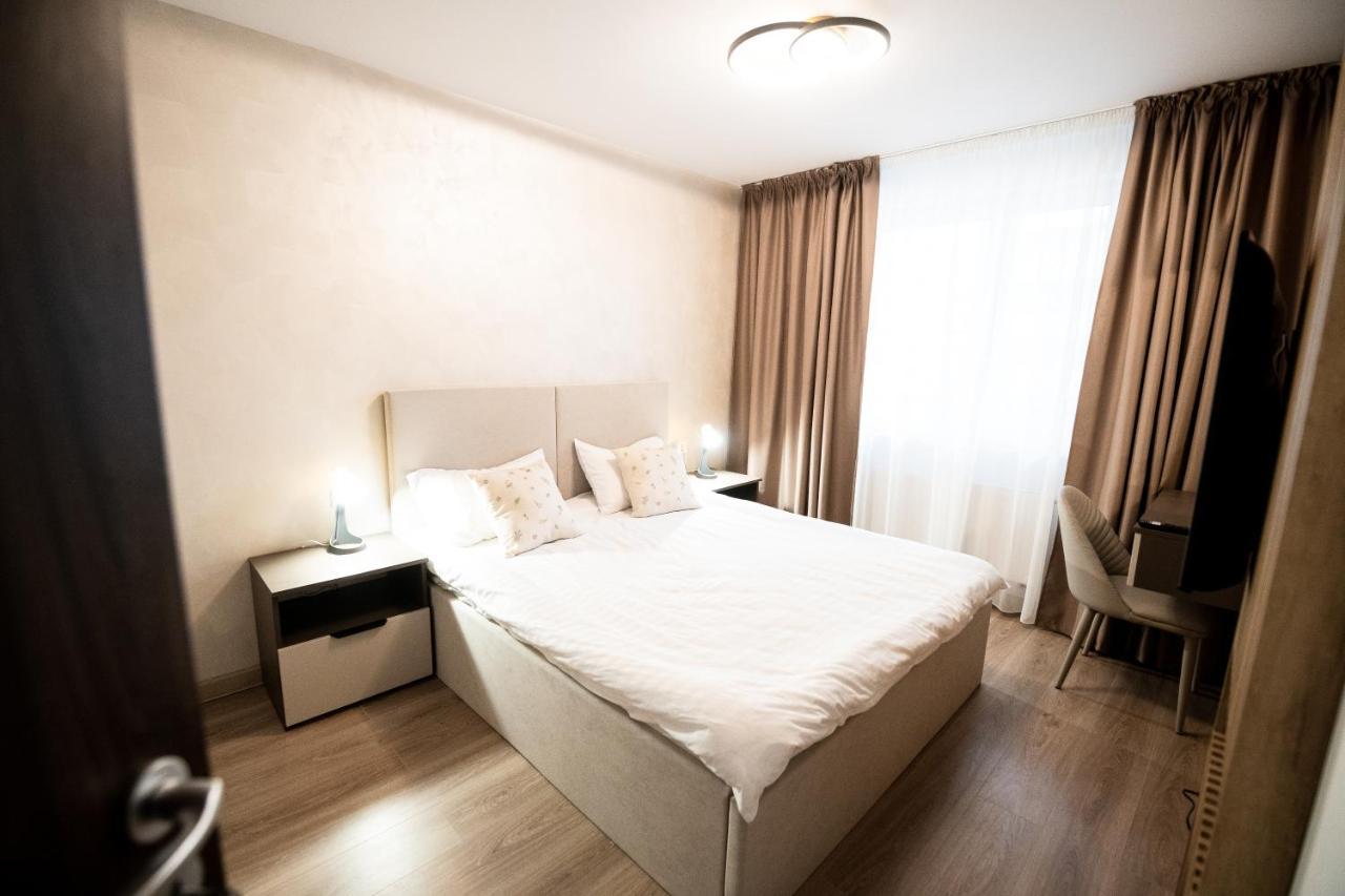 Mountain Retreat-modern 1br W/ Fireplace & Parking * Braşov