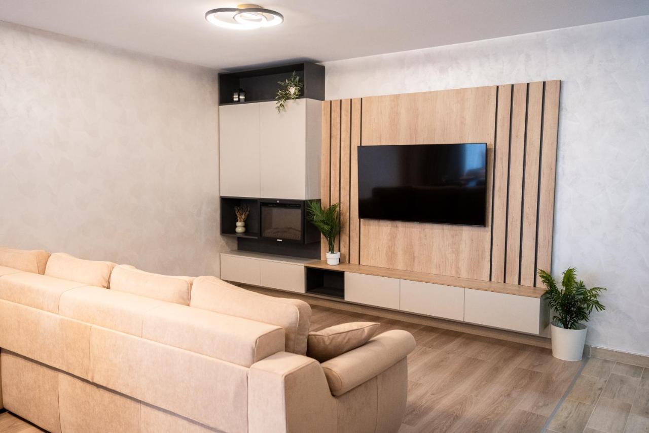 Mountain Retreat-modern 1br W/ Fireplace & Parking Appartamento *