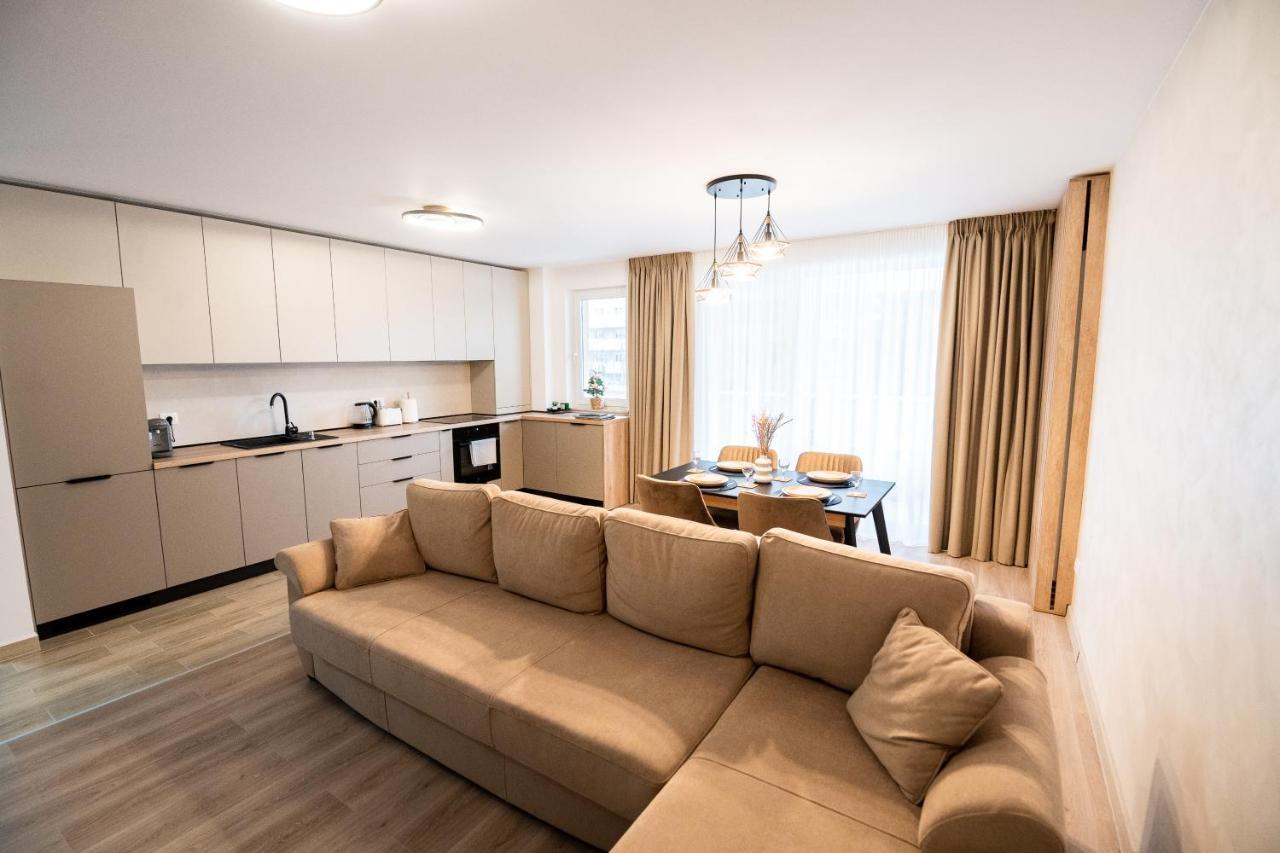 Mountain Retreat-modern 1br W/ Fireplace & Parking Braşov